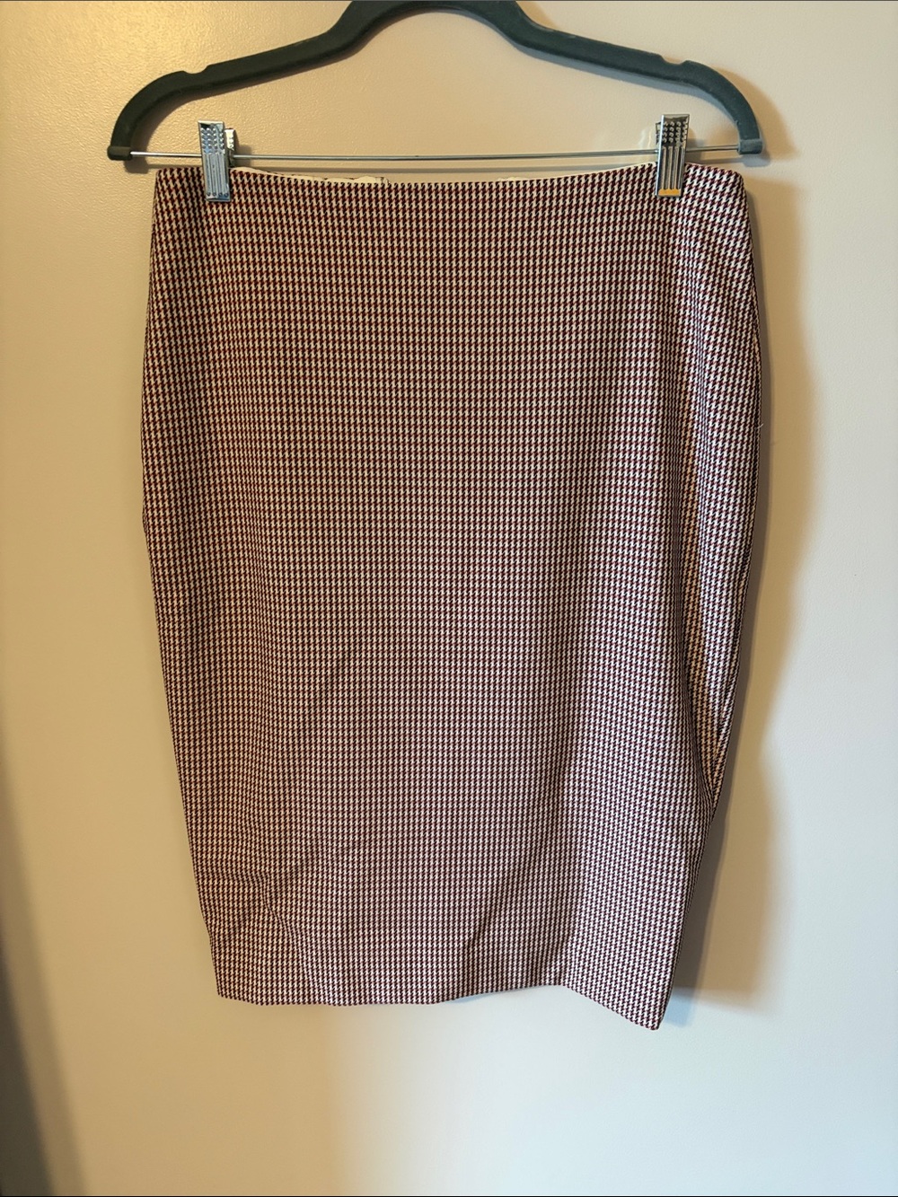 Express Houndstooth Pencil Skirt in Pink and Cream